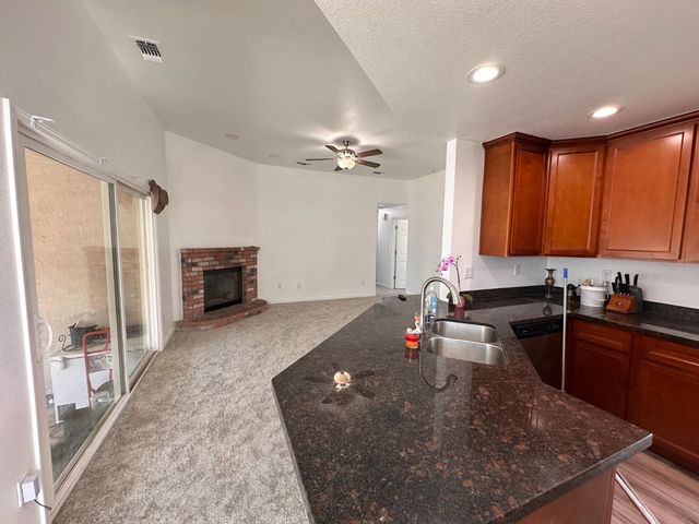 911 Toro Ln, Lathrop, CA 95330