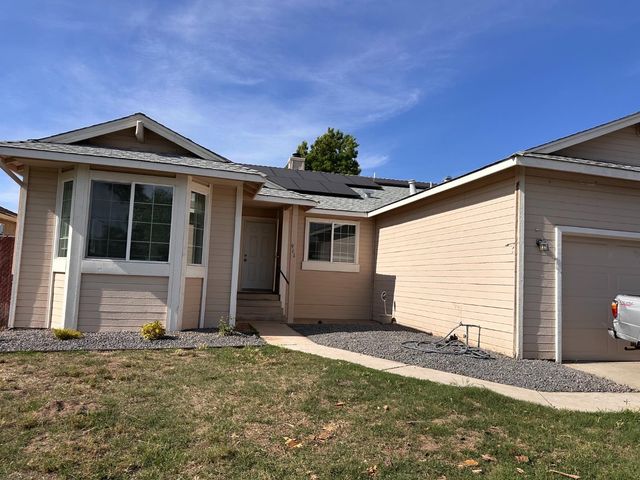 911 Toro Ln, Lathrop, CA 95330