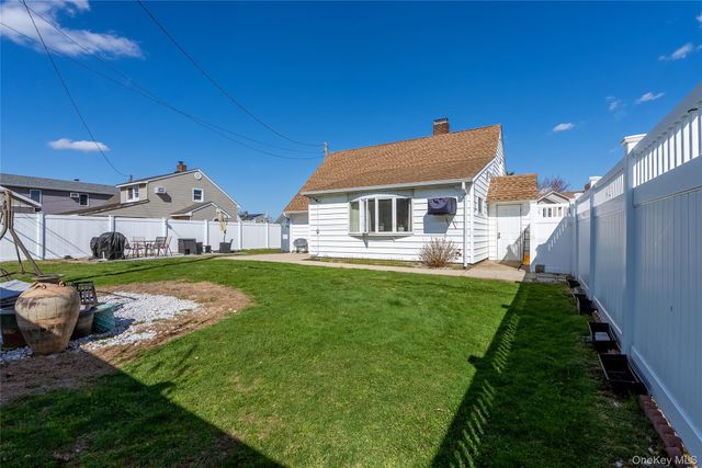 23 Bent Lane, Levittown, NY 11756