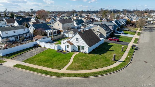 23 Bent Lane, Levittown, NY 11756