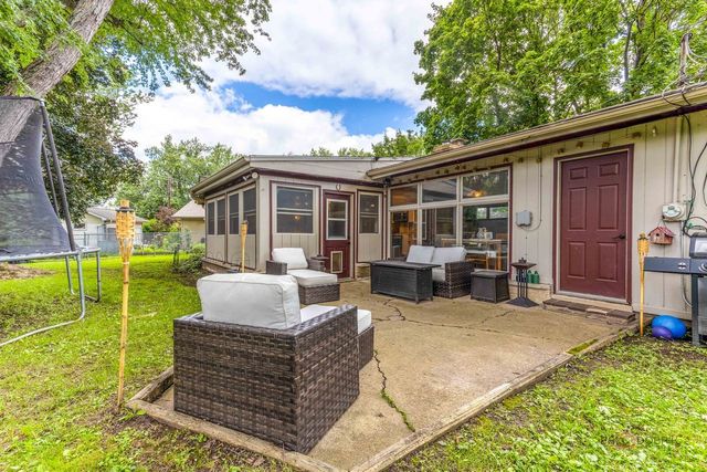 161 Crestwood Drive, East Dundee, IL 60118