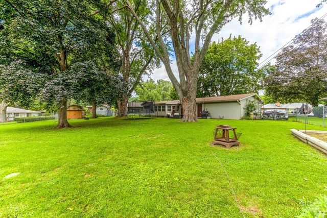 161 Crestwood Drive, East Dundee, IL 60118