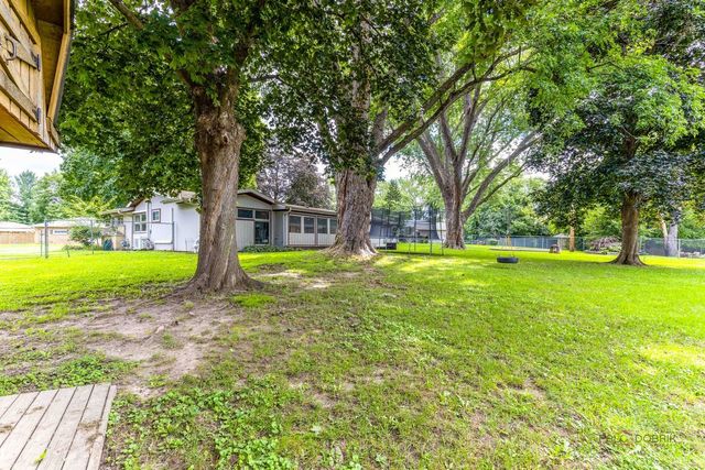 161 Crestwood Drive, East Dundee, IL 60118