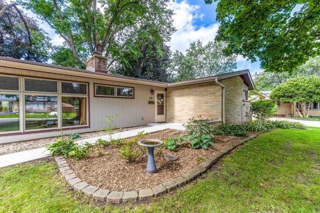 161 Crestwood Drive, East Dundee, IL 60118
