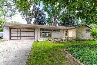 161 Crestwood Drive, East Dundee, IL 60118