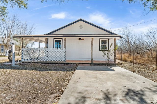 310 & 312 E Sullivan St, Skidmore, TX 78389