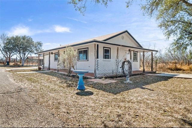 310 & 312 E Sullivan St, Skidmore, TX 78389