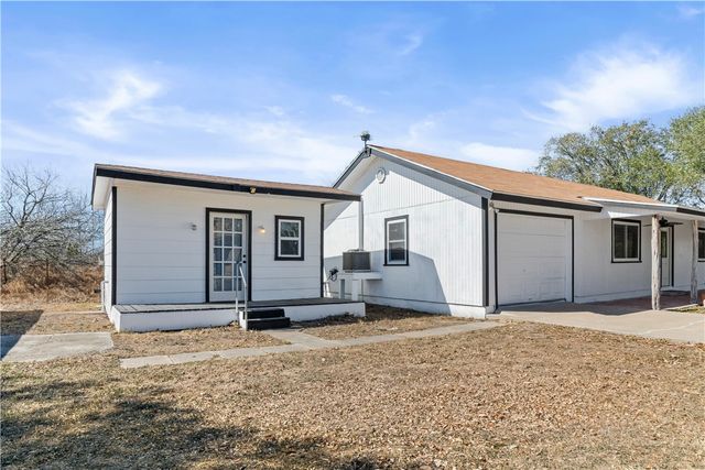 310 & 312 E Sullivan St, Skidmore, TX 78389