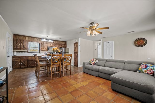 310 & 312 E Sullivan St, Skidmore, TX 78389