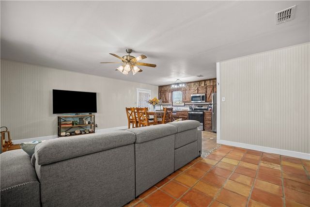 310 & 312 E Sullivan St, Skidmore, TX 78389