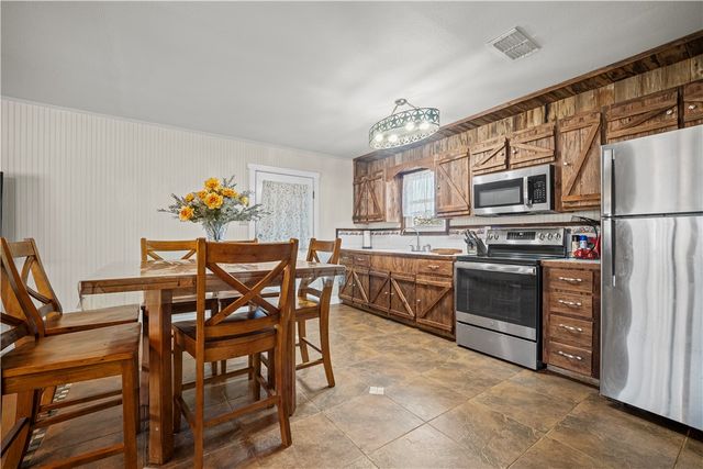 310 & 312 E Sullivan St, Skidmore, TX 78389