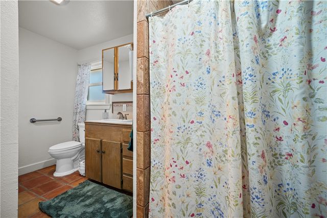 310 & 312 E Sullivan St, Skidmore, TX 78389