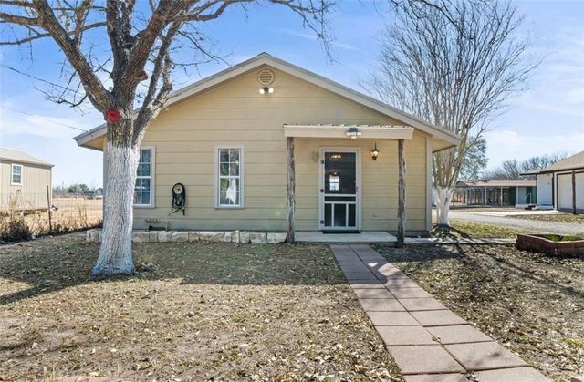 310 & 312 E Sullivan St, Skidmore, TX 78389