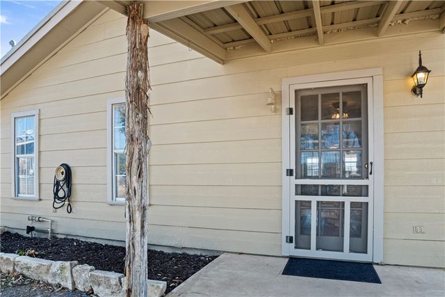 310 & 312 E Sullivan St, Skidmore, TX 78389