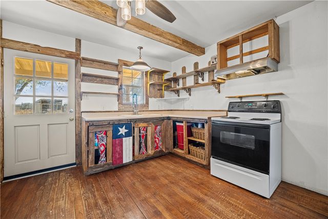 310 & 312 E Sullivan St, Skidmore, TX 78389