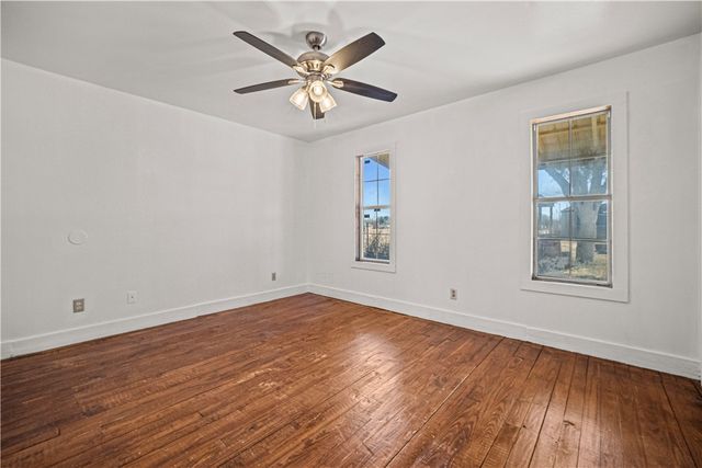 310 & 312 E Sullivan St, Skidmore, TX 78389