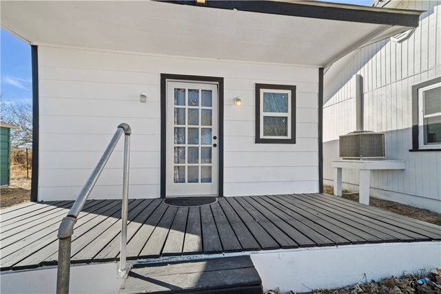 310 & 312 E Sullivan St, Skidmore, TX 78389