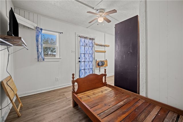 310 & 312 E Sullivan St, Skidmore, TX 78389