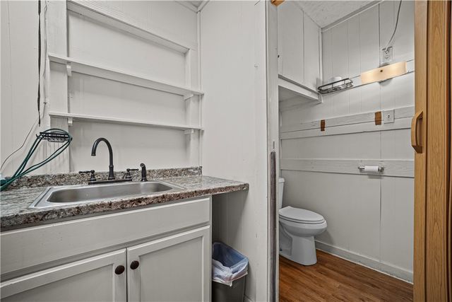 310 & 312 E Sullivan St, Skidmore, TX 78389