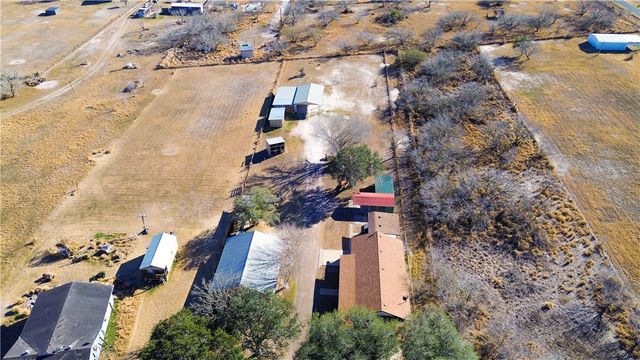 310 & 312 E Sullivan St, Skidmore, TX 78389