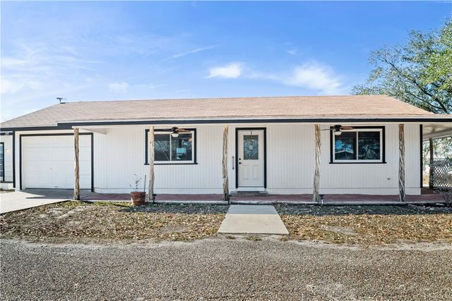 310 & 312 E Sullivan St, Skidmore, TX 78389