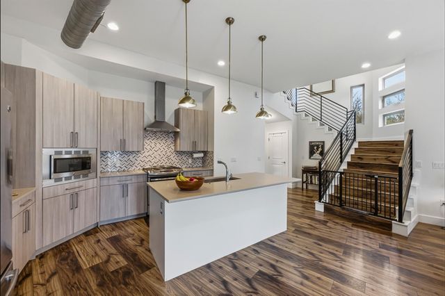 1405 Camelot CIR A, Austin, TX 78745