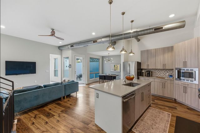 1405 Camelot CIR A, Austin, TX 78745