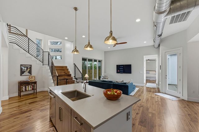 1405 Camelot CIR A, Austin, TX 78745