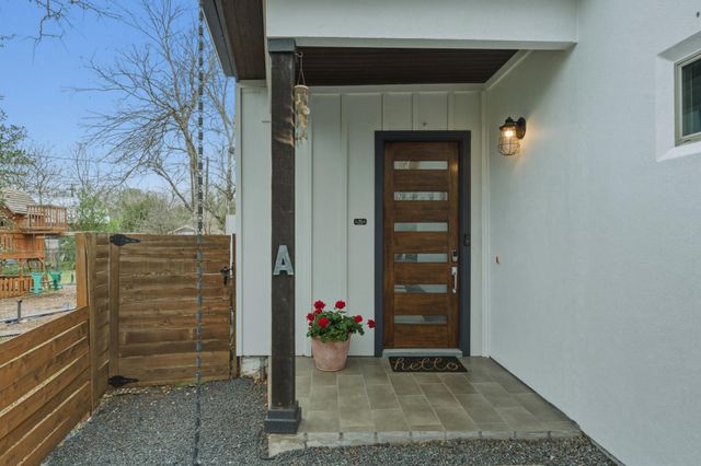 1405 Camelot CIR A, Austin, TX 78745