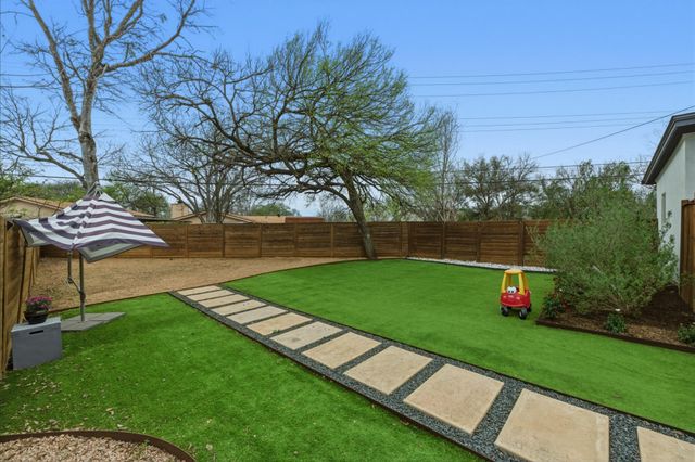 1405 Camelot CIR A, Austin, TX 78745