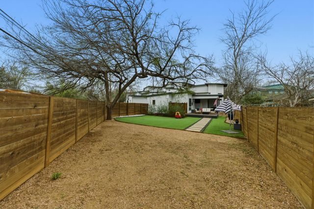 1405 Camelot CIR A, Austin, TX 78745