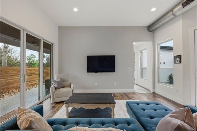1405 Camelot CIR A, Austin, TX 78745