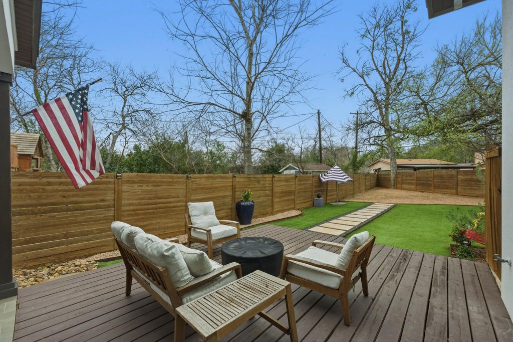1405 Camelot CIR A, Austin, TX 78745