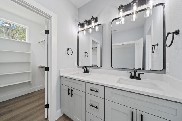106 Halawa CT, Bastrop, TX 78602