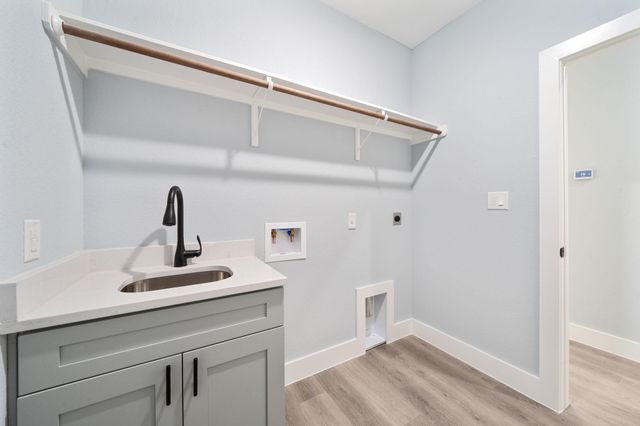 106 Halawa CT, Bastrop, TX 78602
