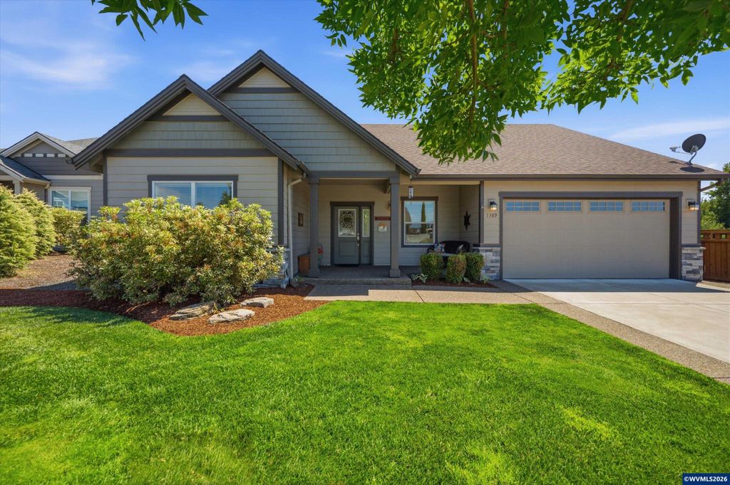 Image 1 of property listing at 1589 SE Loganberry St, Dallas, OR 97338