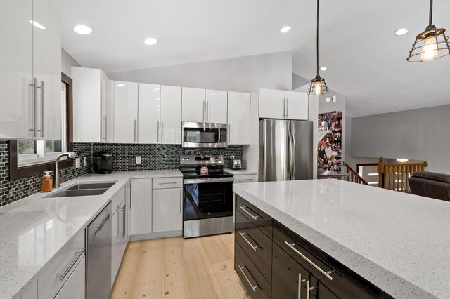 1016 Westview Drive, Farmington, MN 55024