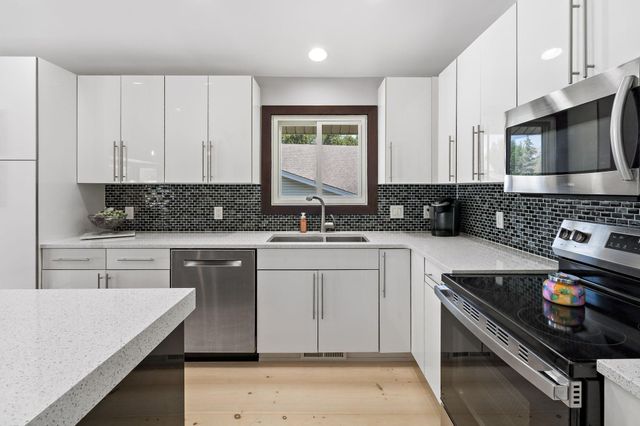 1016 Westview Drive, Farmington, MN 55024