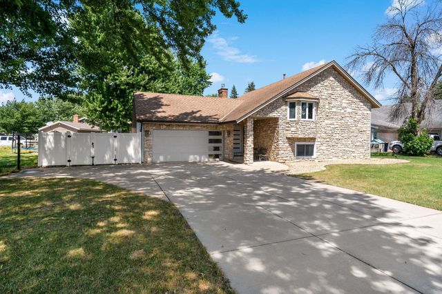 1016 Westview Drive, Farmington, MN 55024