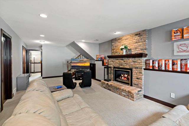 1016 Westview Drive, Farmington, MN 55024