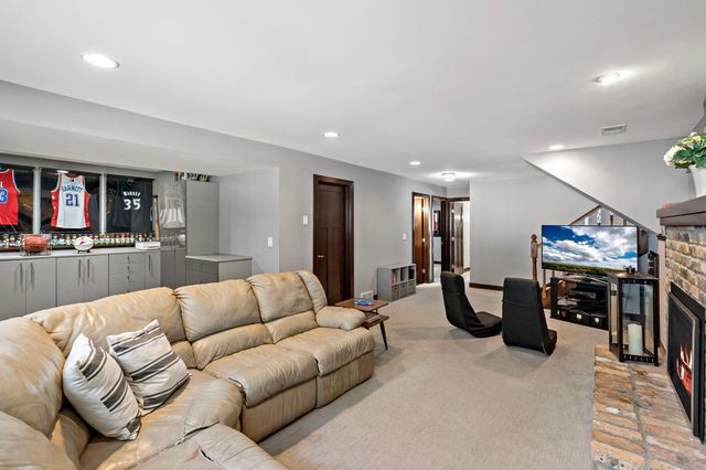 1016 Westview Drive, Farmington, MN 55024