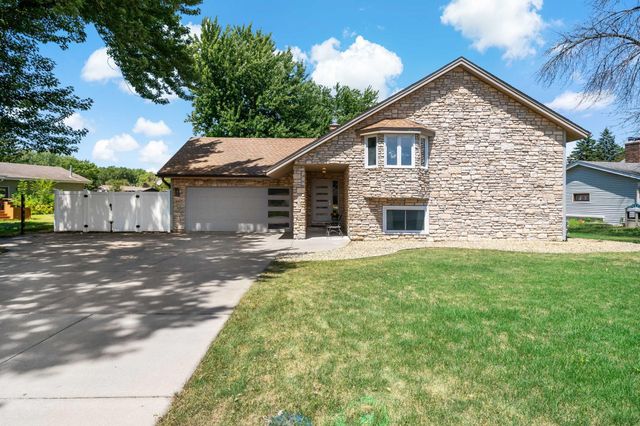 1016 Westview Drive, Farmington, MN 55024