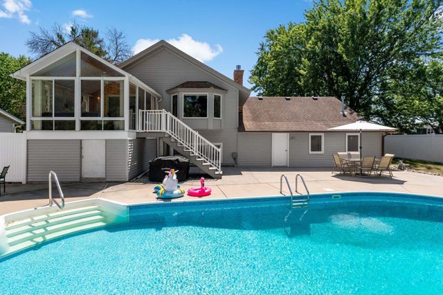 1016 Westview Drive, Farmington, MN 55024