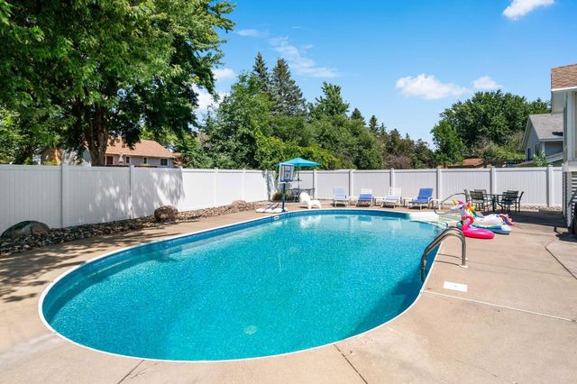 1016 Westview Drive, Farmington, MN 55024