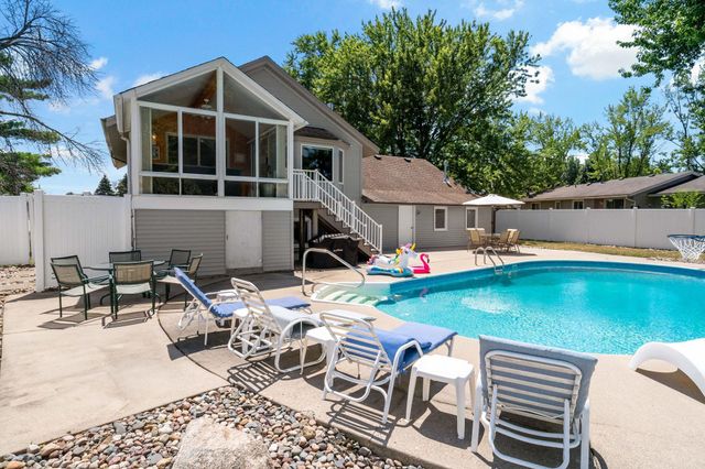 1016 Westview Drive, Farmington, MN 55024