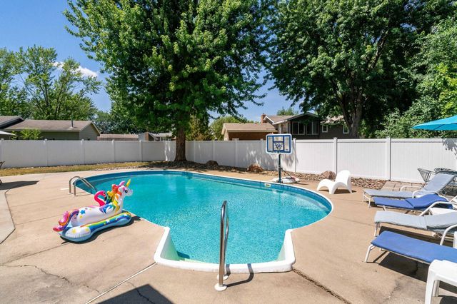 1016 Westview Drive, Farmington, MN 55024