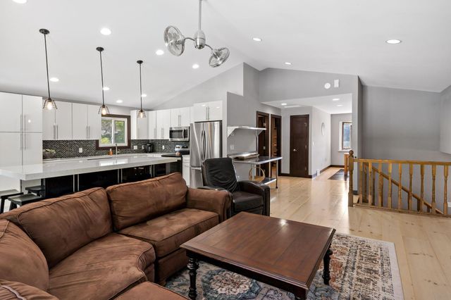1016 Westview Drive, Farmington, MN 55024