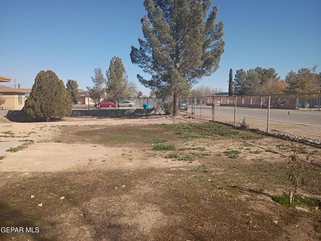 695 FRAY VARGAS Court, Socorro, TX 79927