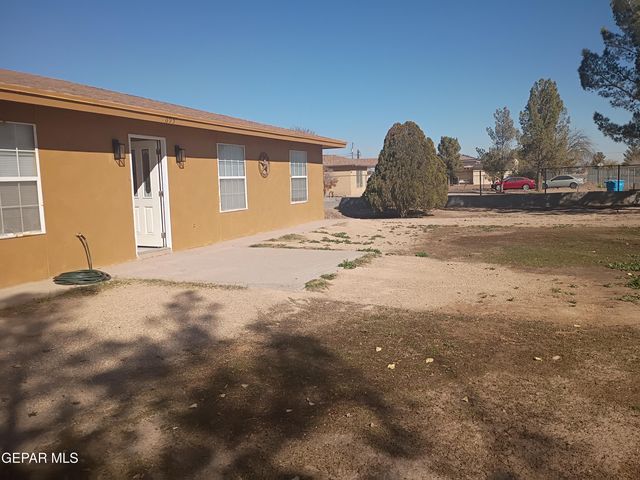 695 FRAY VARGAS Court, Socorro, TX 79927