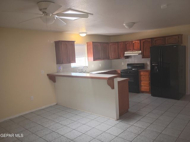 695 FRAY VARGAS Court, Socorro, TX 79927